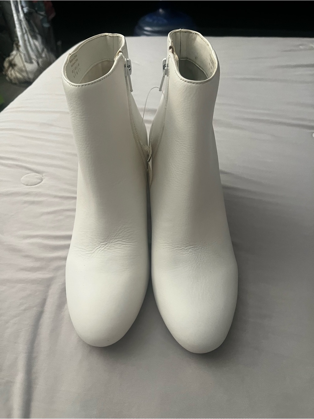ALDO NWT Women’s White Ankle Boots - Sleek Side-Zip Design
